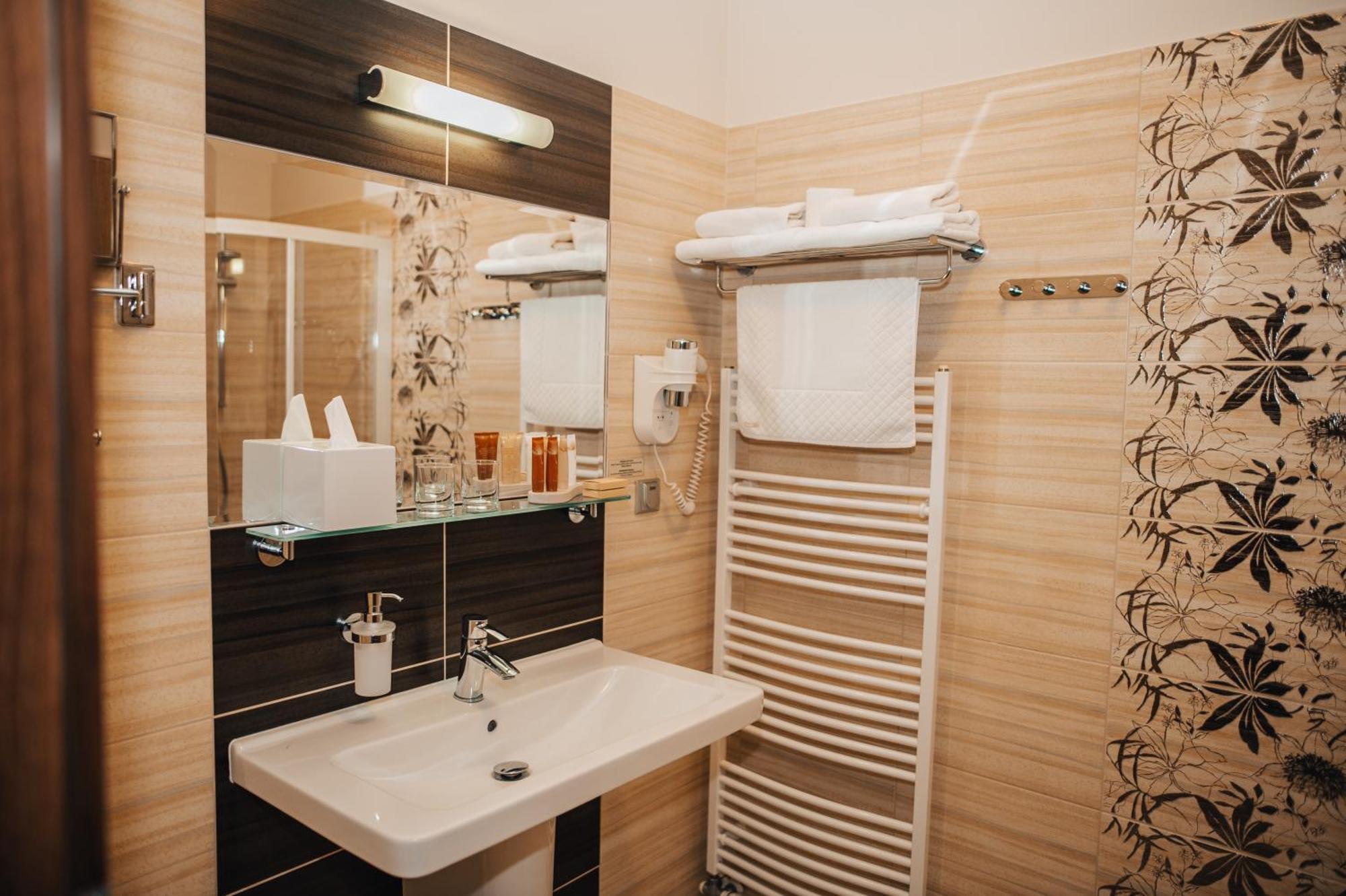 Hotel Elegance Šumperk Exteriör bild